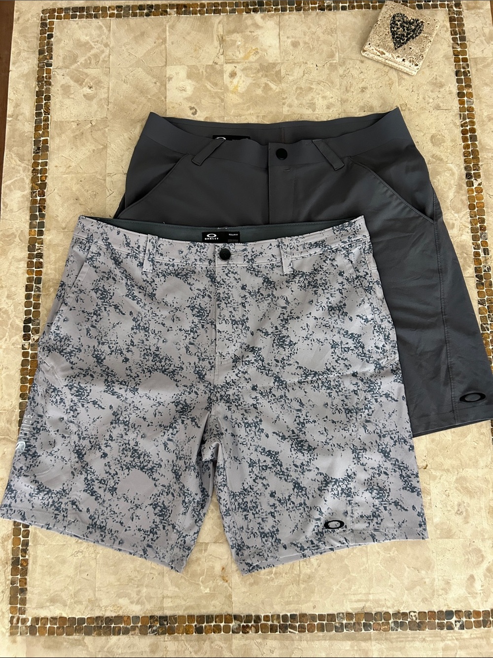 Oakley Bundle of 2 Mens Performance Golf Shorts Velocity & Reduct Men’s Size 34